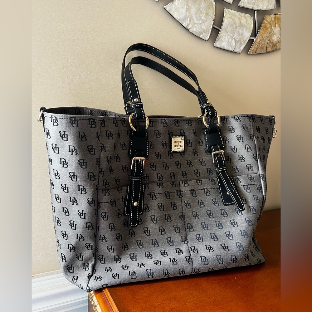 Dooney & Bourke, Black & Gray signature Logo oversized/Large sturdy canvas Tote.